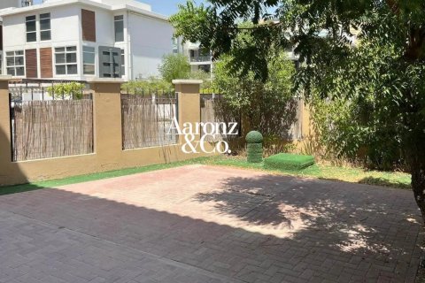 Villa in Jumeirah Village Circle, Dubai 3 bedrooms, 317 sq.m. № 115733 - photo 20