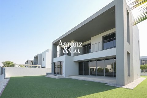 Villa in Dubai Hills Estate, Dubai 5 bedrooms, 577 sq.m. № 115731 - photo 4