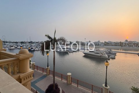 Apartment in Marina Residences, Palm Jumeirah, Dubai 3 bedrooms, 439 sq.m. № 46334 - photo 1