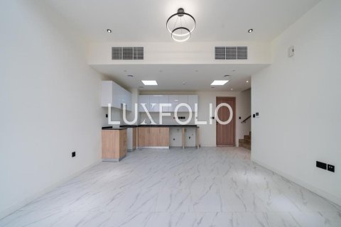 Townhouse in Dubai Land, Dubai 3 bedrooms, 142 sq.m. № 46333 - photo 2