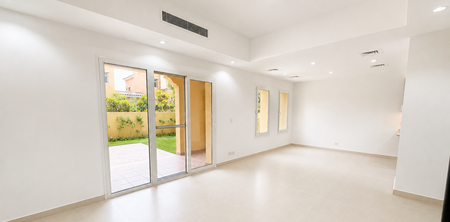 Townhouse in Arabian Ranches, Dubai 2 bedrooms, 200.48 sq.m. № 134068