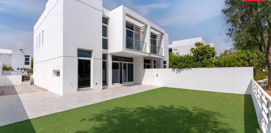Villa in Dubai 3 bedrooms, 305.6 sq.m. № 123370
