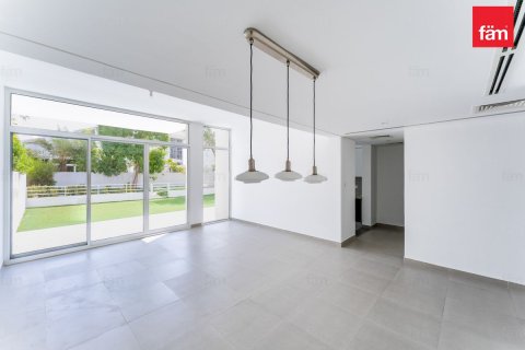 Villa in Dubai 3 bedrooms, 305.6 sq.m. № 123370 - photo 2