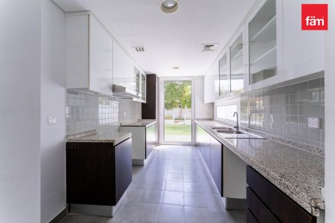 Villa in Dubai 3 bedrooms, 305.6 sq.m. № 123370 - photo 6