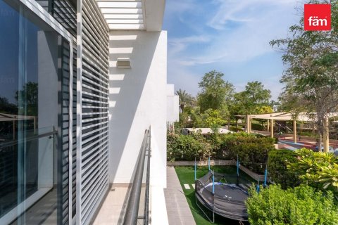 Villa in Dubai 3 bedrooms, 305.6 sq.m. № 123370 - photo 12