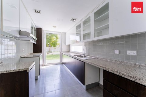 Villa in Dubai 3 bedrooms, 305.6 sq.m. № 123370 - photo 5