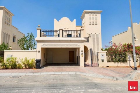 Villa in Dubai 2 bedrooms, 767 sq.m. № 114993