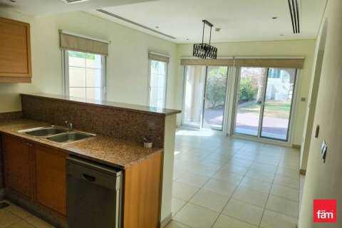 Villa in Dubai 2 bedrooms, 767 sq.m. № 114993 - photo 4