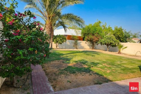 Villa in Dubai 2 bedrooms, 767 sq.m. № 114993 - photo 2