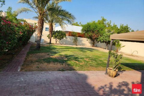 Villa in Dubai 2 bedrooms, 767 sq.m. № 114993 - photo 11