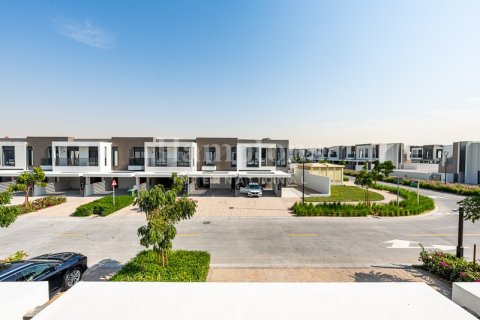 Снять в аренду виллу в Dubai South (Dubai World Central), Дубай: 3 спальни, 141.59996551м², № 135026 - фото 13