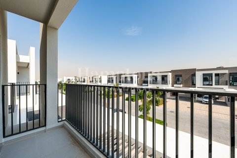 Вилла в Dubai South (Dubai World Central), Дубай, 3 спальни, 141.6м², № 135026