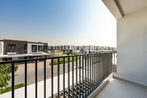 Снять в аренду виллу в Dubai South (Dubai World Central), Дубай: 3 спальни, 141.59996551м², № 135026 - фото 3