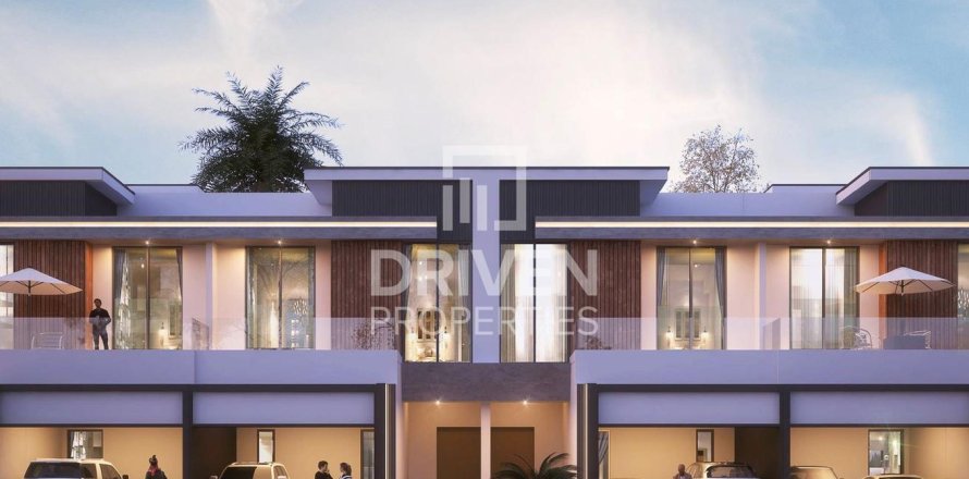 Villa in Dubai 5 bedrooms, 444.45 sq.m. № 135558