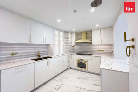 Apartment in Business Bay, Dubai 2 bedrooms, 145.3 sq.m. № 102017 - photo 7