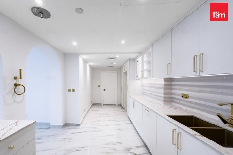 Apartment in Business Bay, Dubai 2 bedrooms, 145.3 sq.m. № 102017 - photo 6