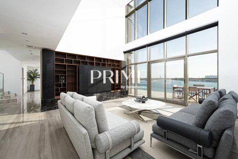 Apartment in Palm Jumeirah, Dubai 4 bedrooms, 471 sq.m. № 56698 - photo 1