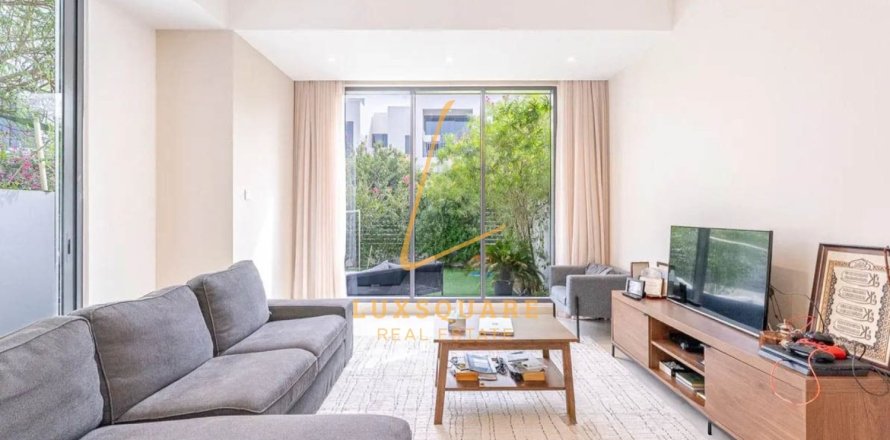 Вилла в Дубай Хилс Эстейт, Дубай, 3 спальни, 196м², № 71984