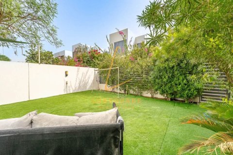 Снять в аренду виллу в Дубай Хилс Эстейт, Дубай: 3 спальни, 196м², № 71984 - фото 6