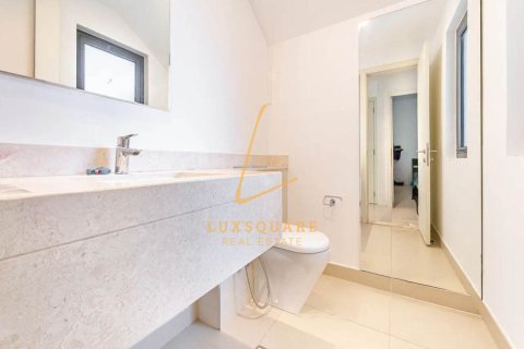 Снять в аренду виллу в Дубай Хилс Эстейт, Дубай: 3 спальни, 196м², № 71984 - фото 11