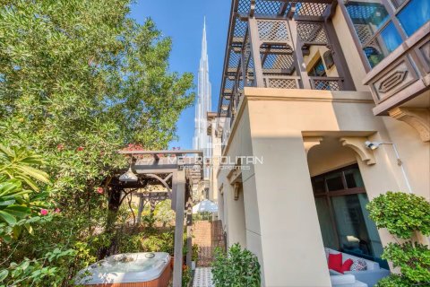 Купить квартиру в Даунтаун Дубай (Даунтаун Бурдж Дубай), Дубай: 1 спальня, 130м², № 74060 - фото 1