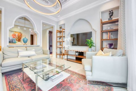 Купить квартиру в Даунтаун Дубай (Даунтаун Бурдж Дубай), Дубай: 1 спальня, 130м², № 74060 - фото 3