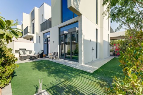 Townhouse in Dubai 4 bedrooms, 224 sq.m. № 137835