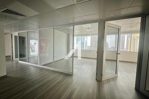 Office in Sheikh Zayed Road, Dubai 179 sq.m. № 99653 - photo 2