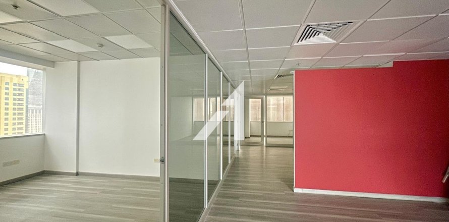 Office in Sheikh Zayed Road, Dubai 179 sq.m. № 99653