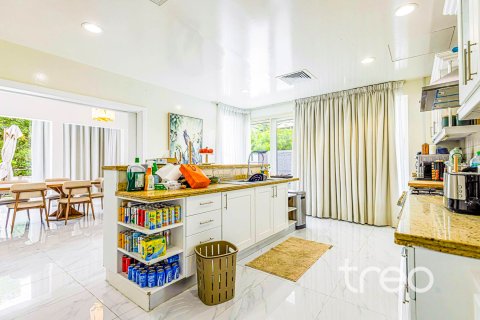 Снять в аренду виллу в Saheel, Арабиан Ранчес, Дубай: 5 спален, 476.5м², № 138082 - фото 9