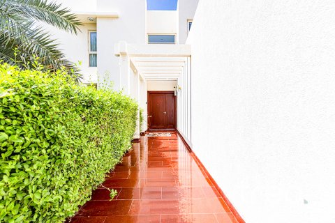 Снять в аренду виллу в Saheel, Арабиан Ранчес, Дубай: 5 спален, 476.5м², № 138082 - фото 5