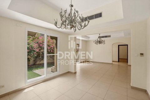 Villa en Dubai Silicon Oasis, Dubai, 5 dormitorios, 385.08 m², № 128999 - foto 3