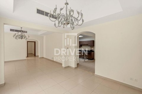 Villa en Dubai Silicon Oasis, Dubai, 5 dormitorios, 385.08 m², № 128999 - foto 2