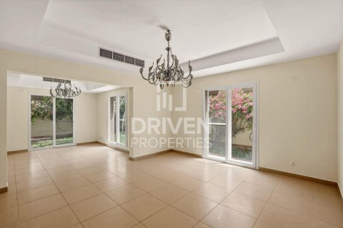 Villa en Dubai Silicon Oasis, Dubai, 5 dormitorios, 385.08 m², № 128999