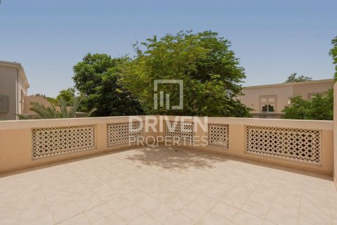 Villa en Dubai Silicon Oasis, Dubai, 5 dormitorios, 385.08 m², № 128999 - foto 21
