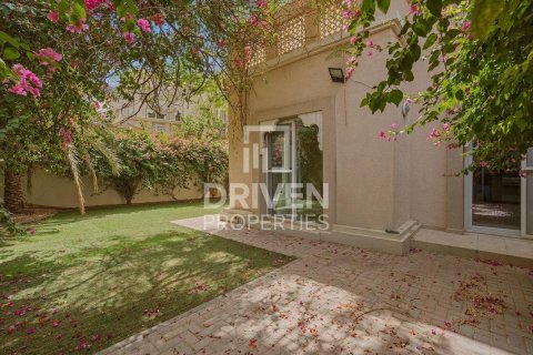 Villa en Dubai Silicon Oasis, Dubai, 5 dormitorios, 385.08 m², № 128999 - foto 25