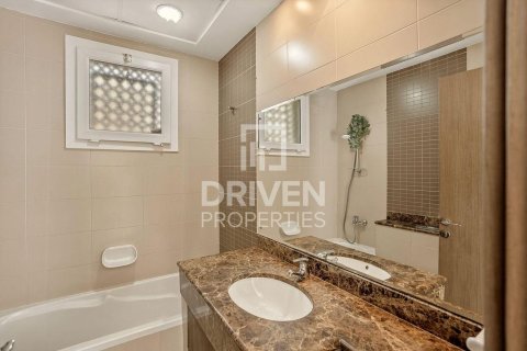 Villa en Dubai Silicon Oasis, Dubai, 5 dormitorios, 385.08 m², № 128999 - foto 17