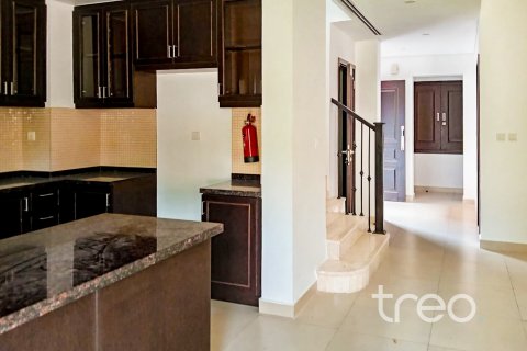 Adosado en Casa Dora, Serena, Dubai, 2 dormitorios, 16.72 m², № 120067 - foto 4