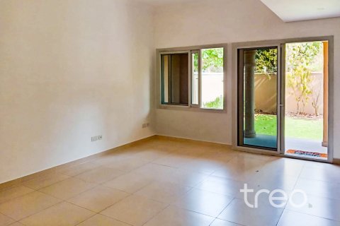 Adosado en Casa Dora, Serena, Dubai, 2 dormitorios, 16.72 m², № 120067 - foto 2
