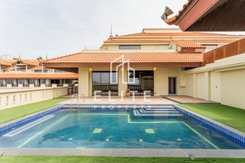 Ático en Dubai, 4 dormitorios, 694 m², № 37228 - foto 1