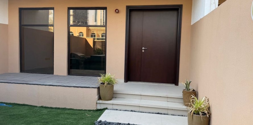 Villa en Dubai, 4 dormitorios, 155.1 m², № 60224
