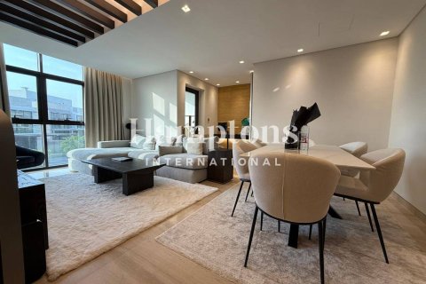Снять в аренду виллу в DAMAC Hills (Akoya by DAMAC), Дубай: 3 спальни, 250.46648800м², № 63577 - фото 1