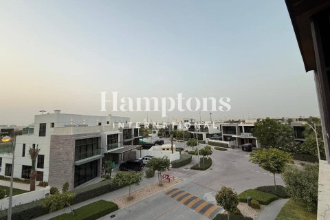 Снять в аренду виллу в DAMAC Hills (Akoya by DAMAC), Дубай: 3 спальни, 250.46648800м², № 63577 - фото 12