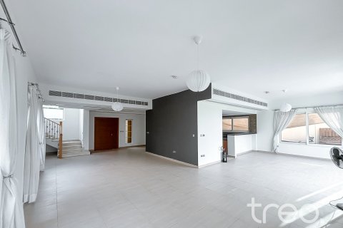 Villa in Legacy, Jumeirah Park, Dubai 4 bedrooms, 386.2 sq.m. № 124784 - photo 4