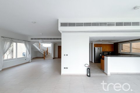 Villa in Legacy, Jumeirah Park, Dubai 4 bedrooms, 386.2 sq.m. № 124784 - photo 5