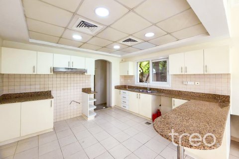 Villa en Meadows, Dubai, 4 dormitorios, 332.41 m², № 124786 - foto 5