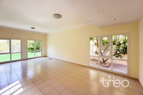 Villa en Meadows, Dubai, 4 dormitorios, 332.41 m², № 124786 - foto 3