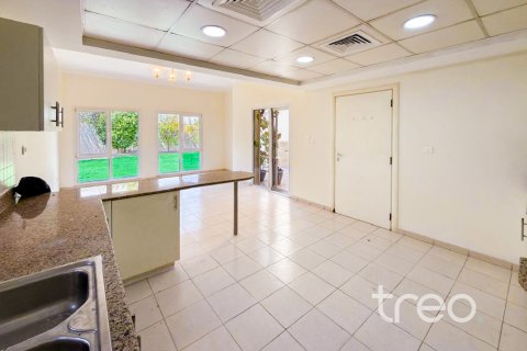 Villa en Meadows, Dubai, 4 dormitorios, 332.41 m², № 124786 - foto 4