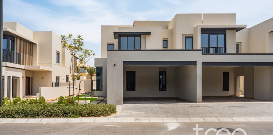 Townhouse in Dubai 4 bedrooms, 296.73 sq.m. № 124790