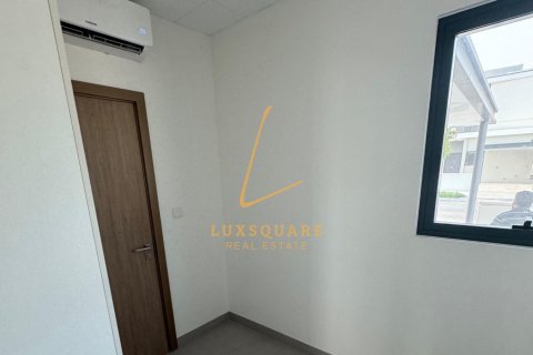 Villa in Murooj Al Furjan, Al Furjan, Dubai 4 bedrooms, 564 sq.m. № 110642 - photo 3